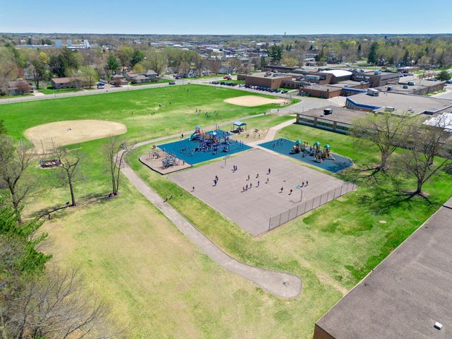 436 4th Avenue NW, Cambridge, MN 55008