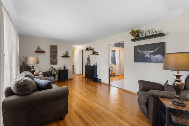 436 4th Avenue NW, Cambridge, MN 55008