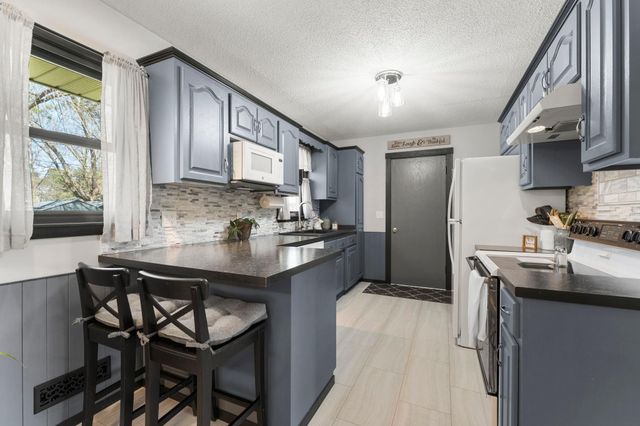 436 4th Avenue NW, Cambridge, MN 55008