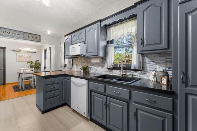 436 4th Avenue NW, Cambridge, MN 55008