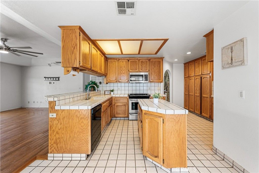 Image 21 of property listing at 9948 Irene, California City, CA 93505