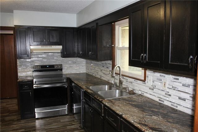 8400 Bradley Court, Belton, MO 64012