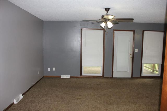 8400 Bradley Court, Belton, MO 64012