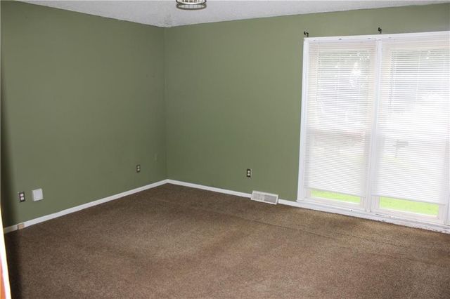 8400 Bradley Court, Belton, MO 64012