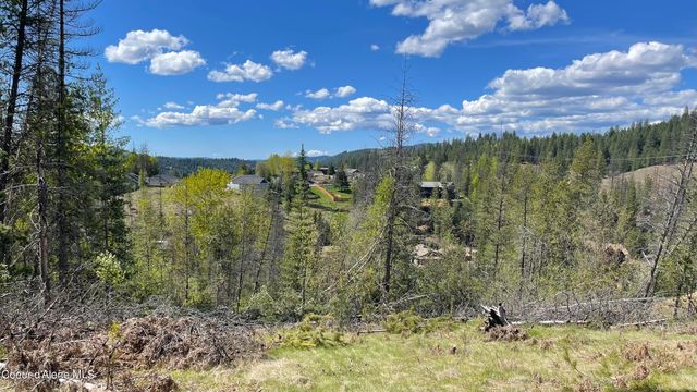 120 Blazing Saddle Ct, Pinehurst, ID 83850