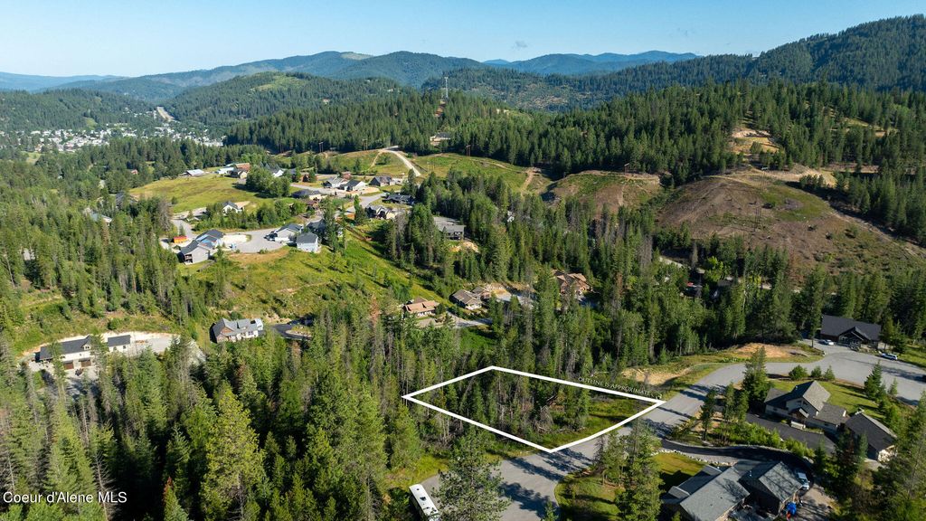120 Blazing Saddle Ct, Pinehurst, ID 83850