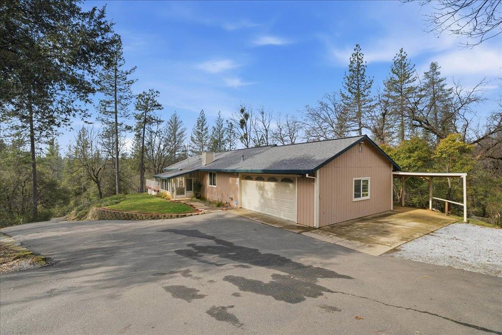 4881 China Camp Dr, Placerville, CA 95667