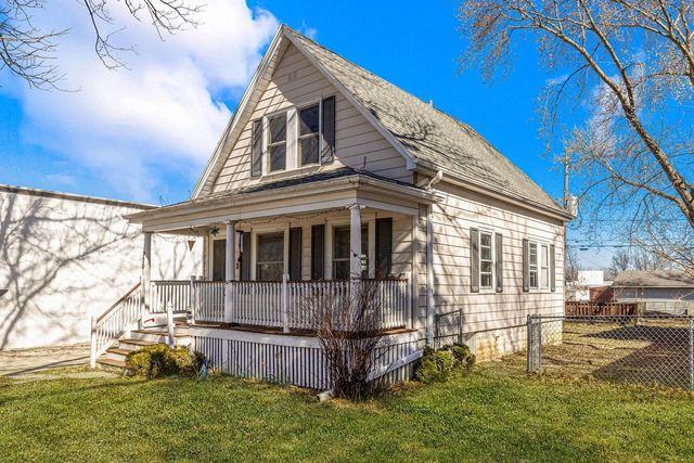 1920 S 90th STREET, West Allis, WI 53227