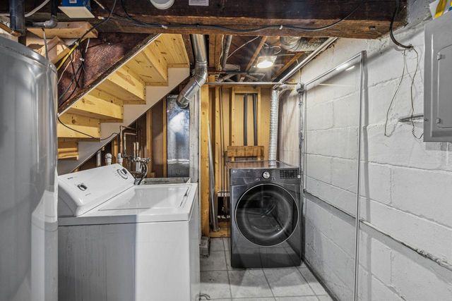 1920 S 90th STREET, West Allis, WI 53227