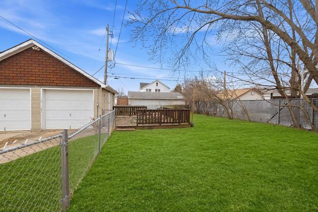 1920 S 90th STREET, West Allis, WI 53227