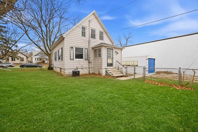 1920 S 90th STREET, West Allis, WI 53227