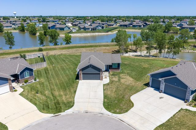 822 S Cattail Cir, Haysville, KS 67060