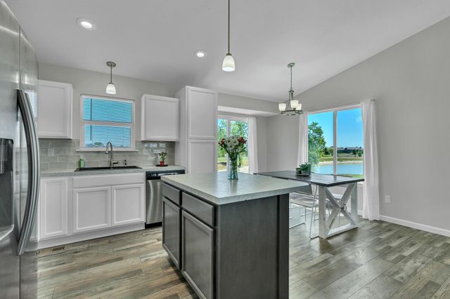 822 S Cattail Cir, Haysville, KS 67060