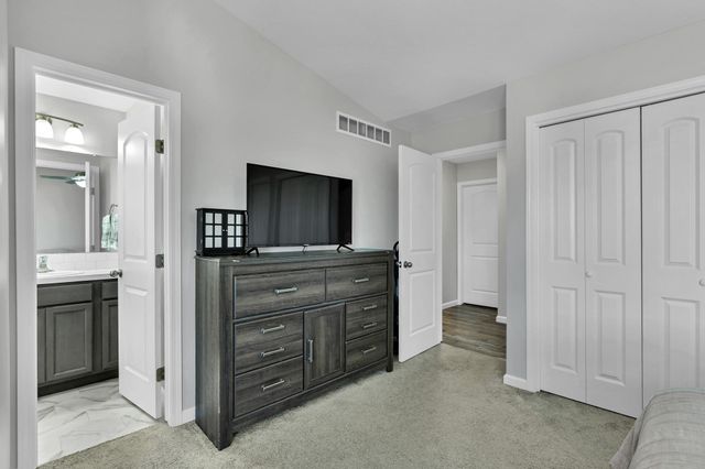 822 S Cattail Cir, Haysville, KS 67060