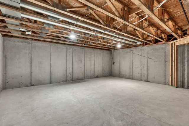 822 S Cattail Cir, Haysville, KS 67060
