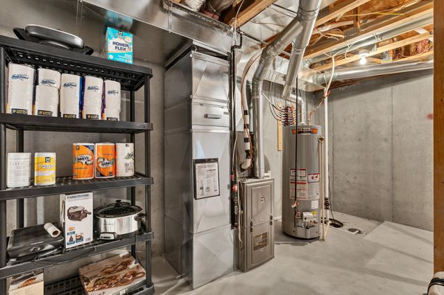822 S Cattail Cir, Haysville, KS 67060
