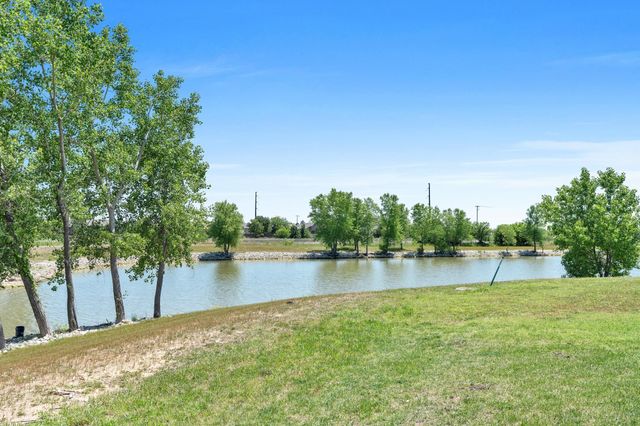 822 S Cattail Cir, Haysville, KS 67060