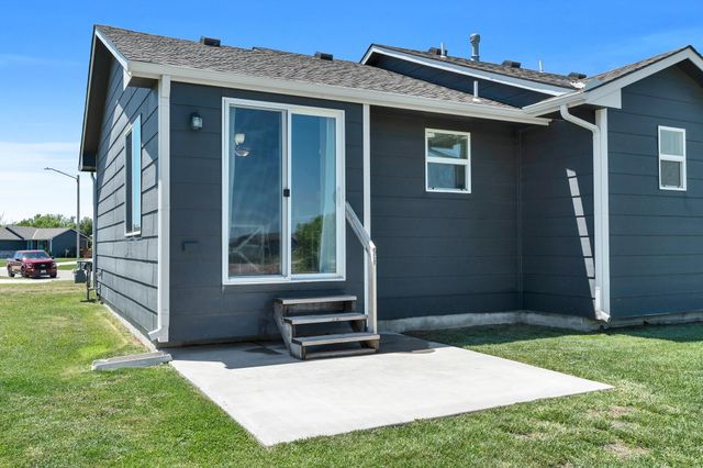 822 S Cattail Cir, Haysville, KS 67060