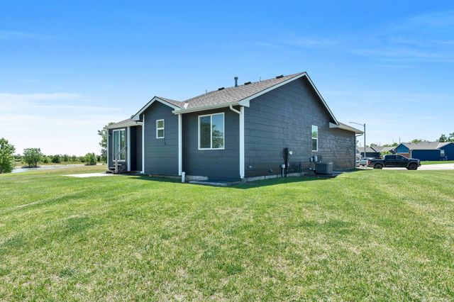 822 S Cattail Cir, Haysville, KS 67060