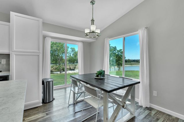 822 S Cattail Cir, Haysville, KS 67060