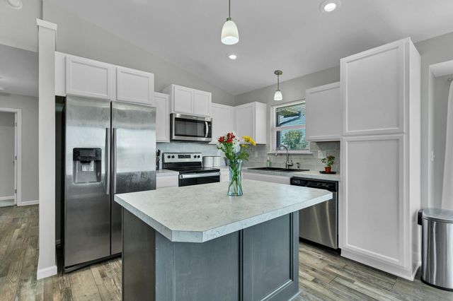 822 S Cattail Cir, Haysville, KS 67060