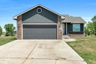 822 S Cattail Cir, Haysville, KS 67060