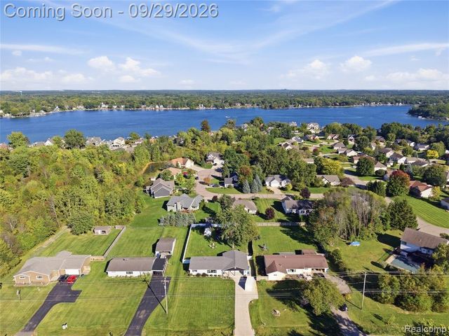 12293 Torrey Road, Fenton, MI 48430