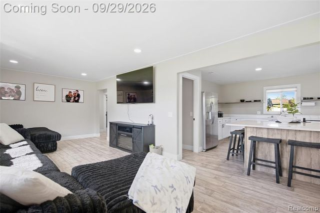 12293 Torrey Road, Fenton, MI 48430
