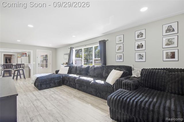 12293 Torrey Road, Fenton, MI 48430