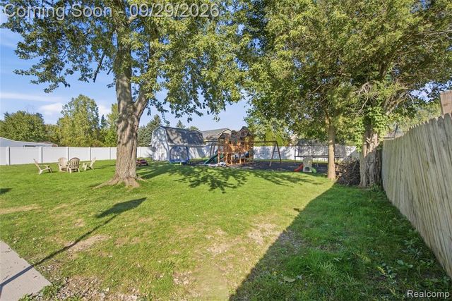 12293 Torrey Road, Fenton, MI 48430