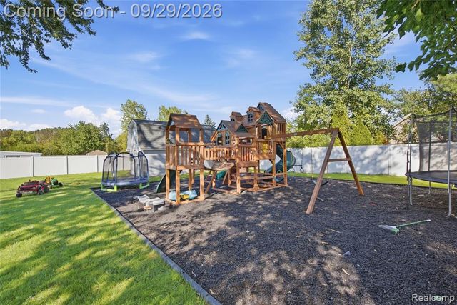 12293 Torrey Road, Fenton, MI 48430
