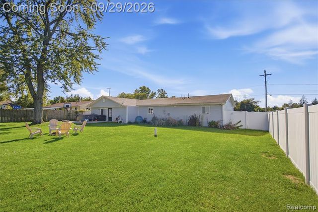 12293 Torrey Road, Fenton, MI 48430