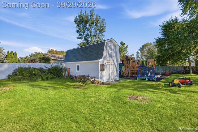 12293 Torrey Road, Fenton, MI 48430