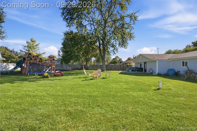12293 Torrey Road, Fenton, MI 48430