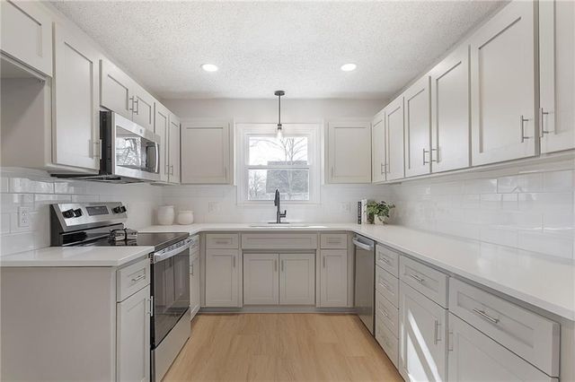 1001 E Piatt Lane, Olathe, KS 66061