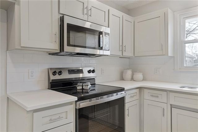 1001 E Piatt Lane, Olathe, KS 66061