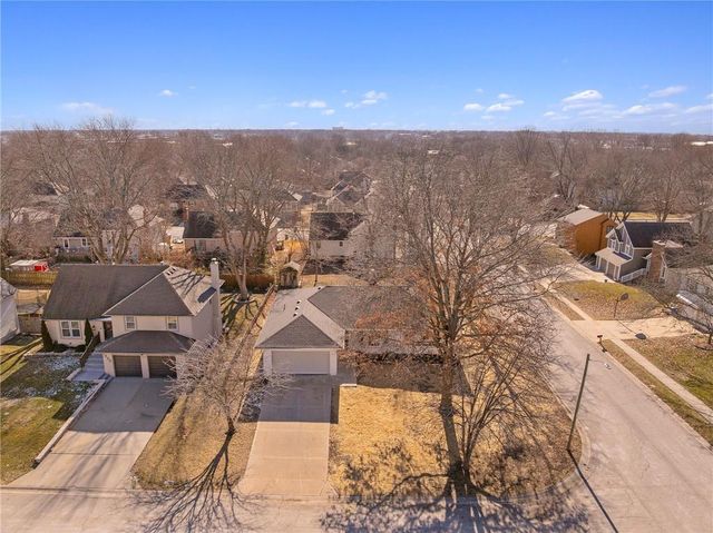 1001 E Piatt Lane, Olathe, KS 66061