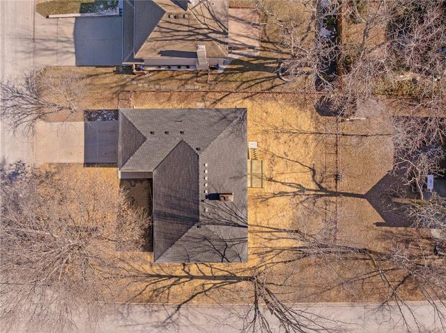 1001 E Piatt Lane, Olathe, KS 66061