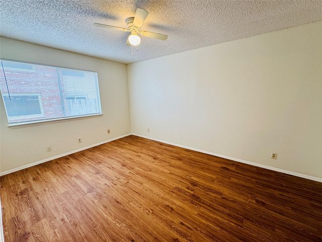 8905 Parkfield DR 101, Austin, TX 78758