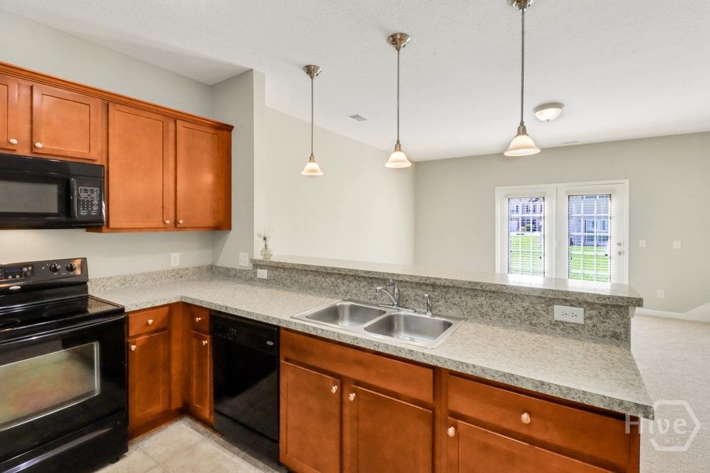 Image 12 of property listing at 65 Canyon Oak Loop, Richmond Hill, GA 31324