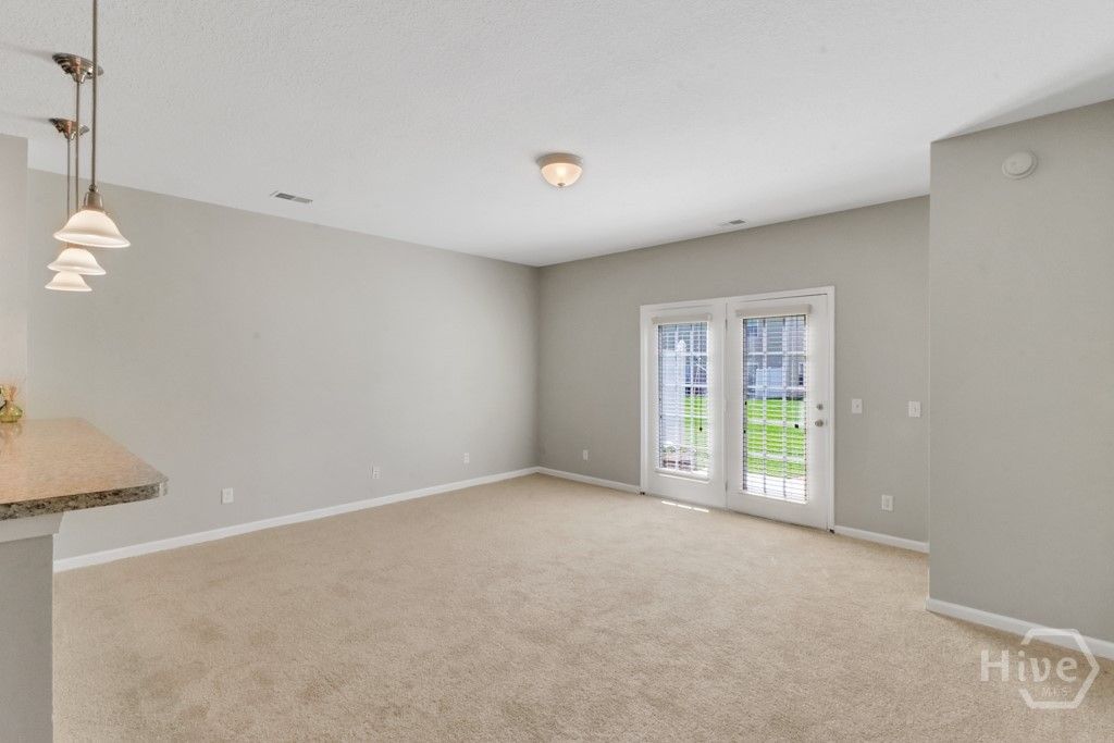 Image 14 of property listing at 65 Canyon Oak Loop, Richmond Hill, GA 31324