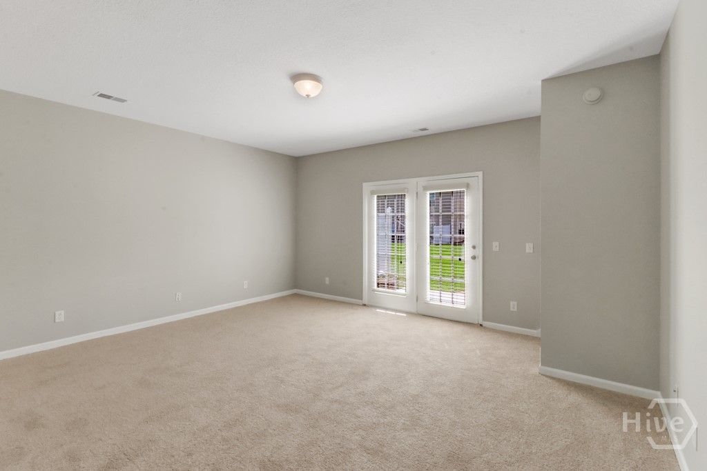 Image 15 of property listing at 65 Canyon Oak Loop, Richmond Hill, GA 31324