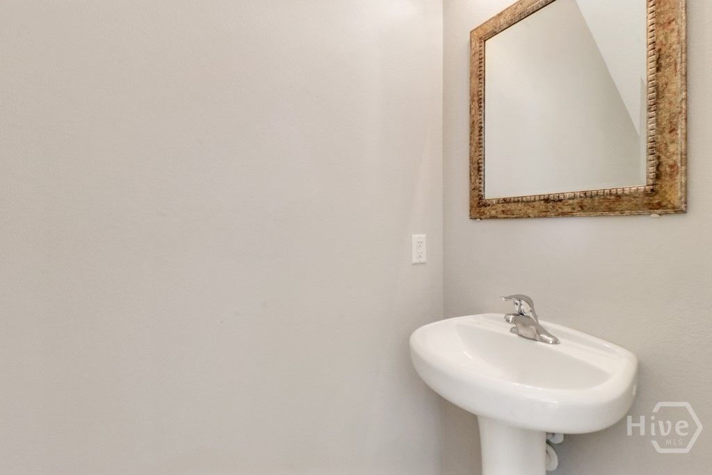 Image 19 of property listing at 65 Canyon Oak Loop, Richmond Hill, GA 31324