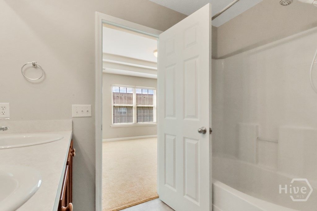 Image 29 of property listing at 65 Canyon Oak Loop, Richmond Hill, GA 31324