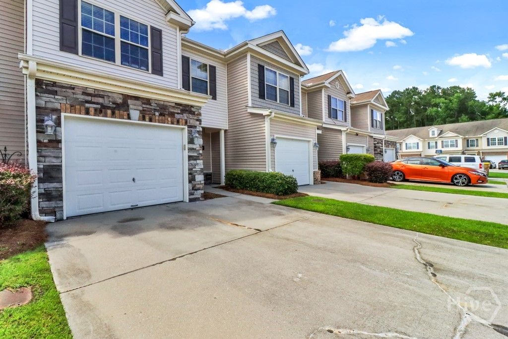 Image 3 of property listing at 65 Canyon Oak Loop, Richmond Hill, GA 31324