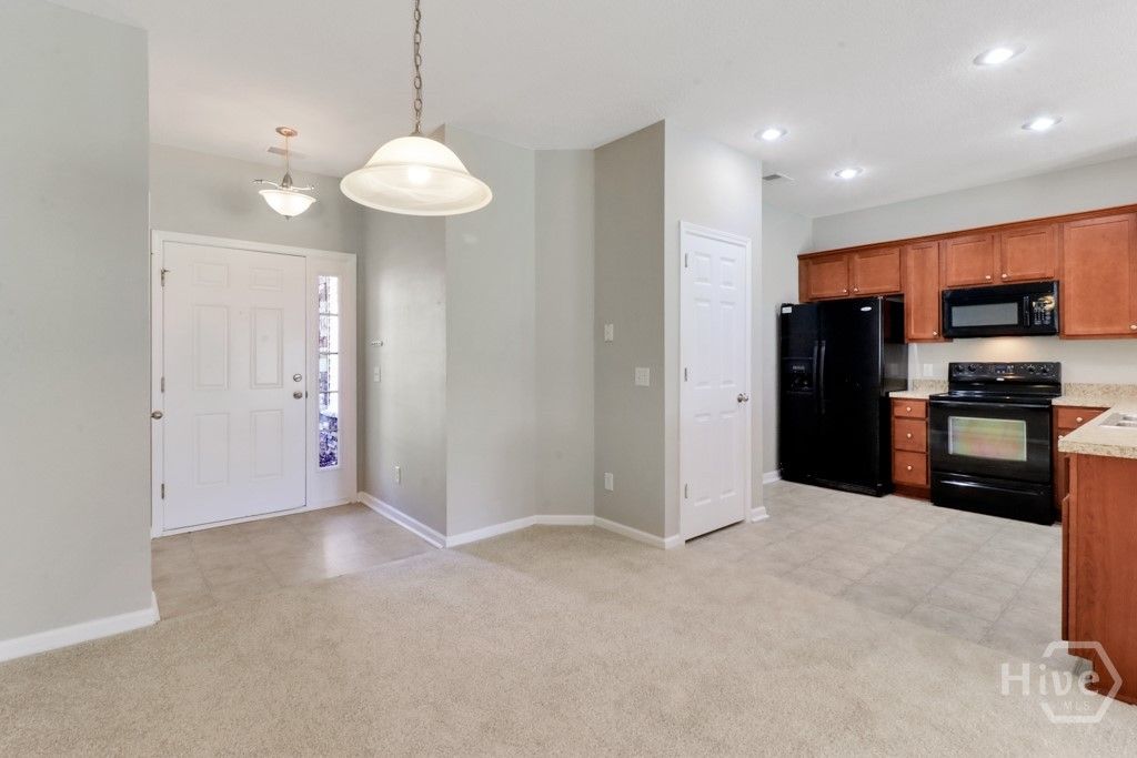 Image 5 of property listing at 65 Canyon Oak Loop, Richmond Hill, GA 31324