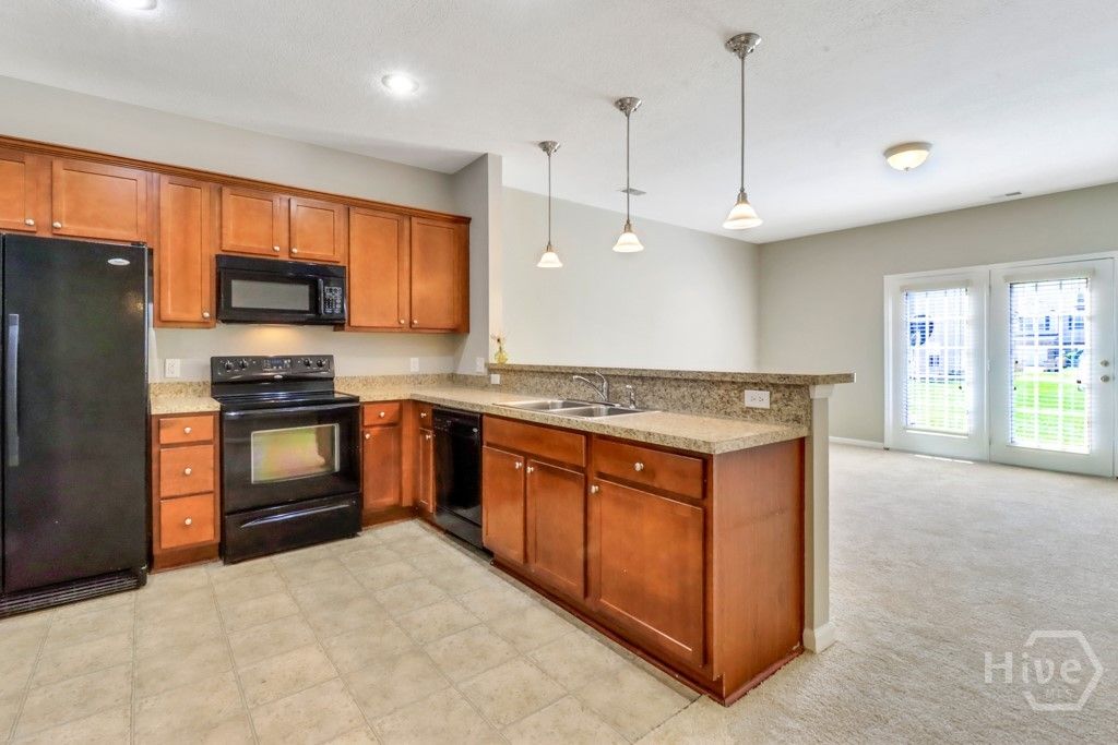 Image 7 of property listing at 65 Canyon Oak Loop, Richmond Hill, GA 31324