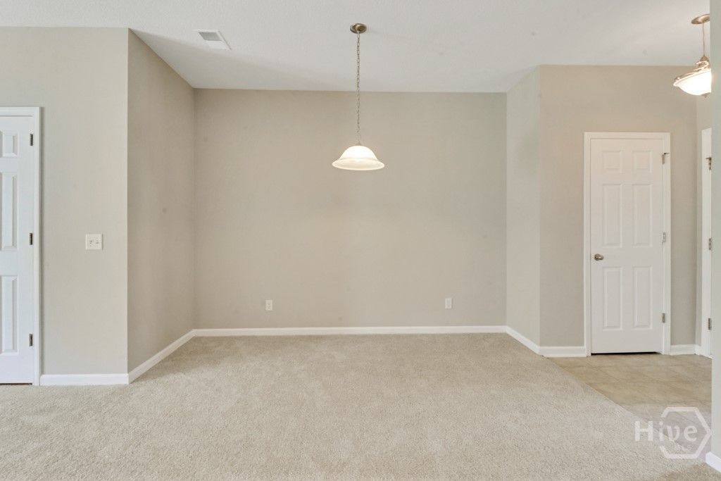 Image 8 of property listing at 65 Canyon Oak Loop, Richmond Hill, GA 31324