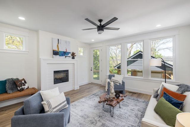 340B Peachtree St, Nashville, TN 37210