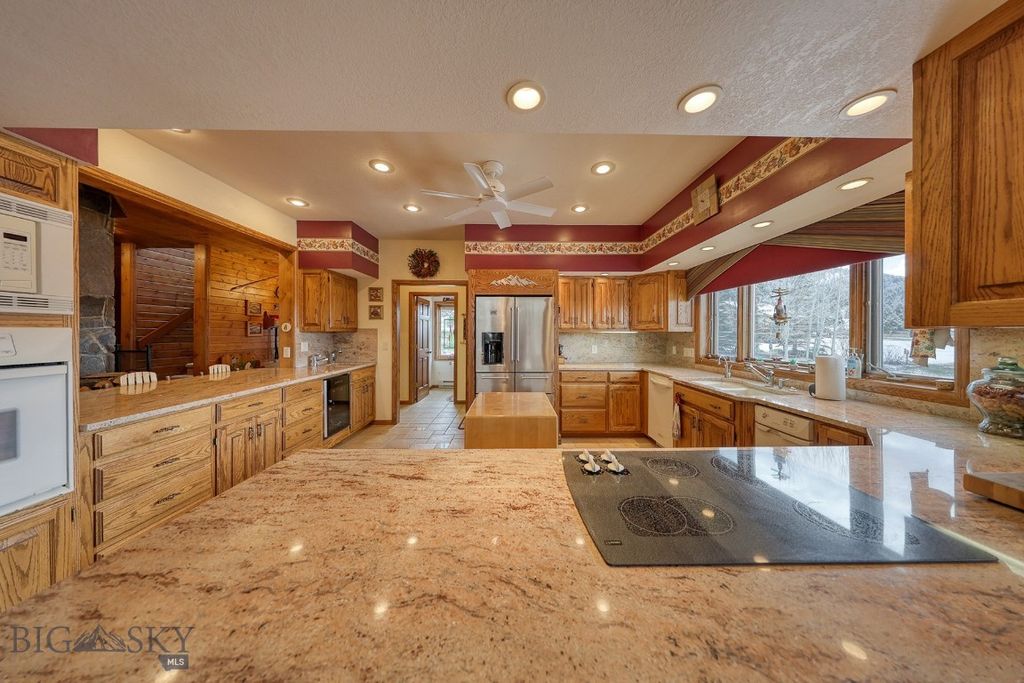 315 Lakeview Loop, West Yellowstone, MT 59758 photo 14